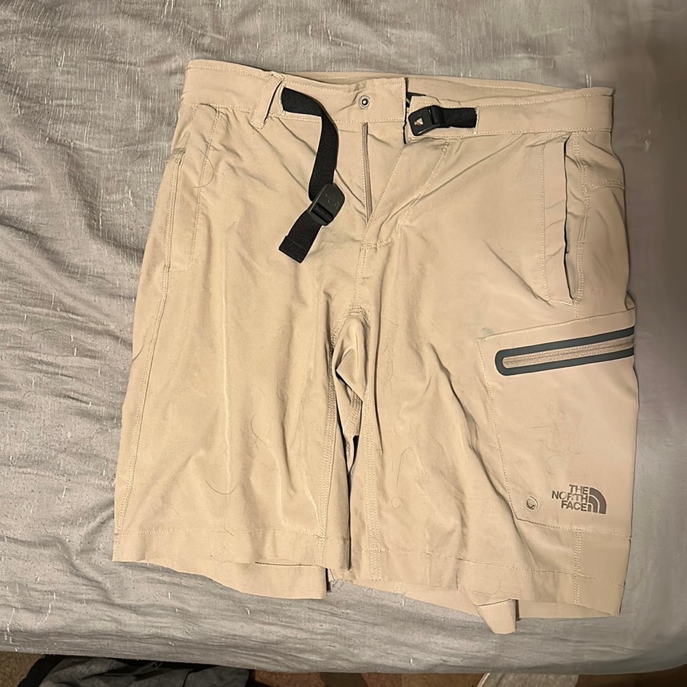North face hiking shorts with built in belt